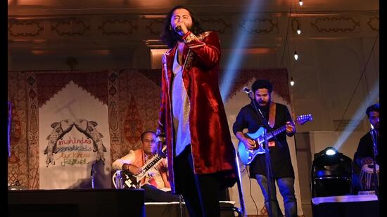 Askari Naqvi presenting ghazals of Meer Taqi Meer during the Meeriyat performance at Sanatkada Festival in Lucknow