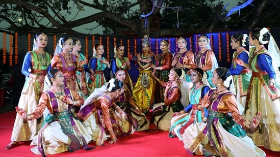 Artists performed to welcome PM Modi after his arrival at the LGBI Airport in Guwahati. Some of the major projects for which foundation stones will be laid are the Kamakhya temple corridor ( <span class='webrupee'>₹</span>498 crore), the six-lane road from the new airport terminal ( <span class='webrupee'>₹</span>358 crore) in Guwahati, the upgradation of Nehru Stadium to FIFA standards ( <span class='webrupee'>₹</span>831 crore) and a new sports complex in Chandrapur ( <span class='webrupee'>₹</span>300 crore).&nbsp;(PTI)