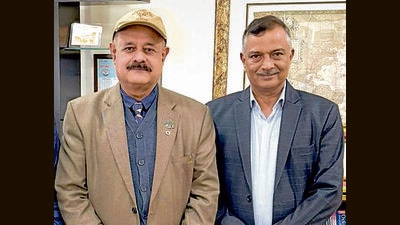 ‘Elephant man of Asia’ KK Sarma and (right) vet varsity vice-chancellor Inderjeet Singh during the wildlife conservation lecture in Ludhiana. (HT PHOTO) ‘Elephant man of Asia’ KK Sarma and (right) vet varsity vice-chancellor Inderjeet Singh during the wildlife conservation lecture in Ludhiana. (HT PHOTO)