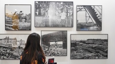 A visitor looks at a curation of images from Madan Mahatta’s archives of industry and labour in India in the 1970s. ( Paroma Mukherjee/ Hindustan Times) A visitor looks at a curation of images from Madan Mahatta’s archives of industry and labour in India in the 1970s. ( Paroma Mukherjee/ Hindustan Times)