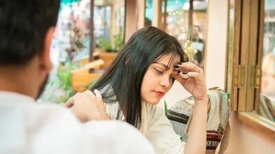 Instead of using jargon and long sentences that can be confusing, we should use simple language to communicate. (iStock) Instead of using jargon and long sentences that can be confusing, we should use simple language to communicate. (iStock)