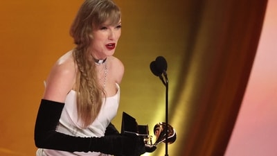 Taylor Swift accepts the award for Best Pop Vocal Album for Midnights during the 66th Annual Grammy Awards in Los Angeles, California, U.S., February 4, 2024. REUTERS/Mike Blake (REUTERS)