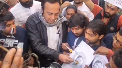 BJP workers feeding honey to a photo of West Bengal CM Mamata Banerjee (X/BJYMWestBengal)