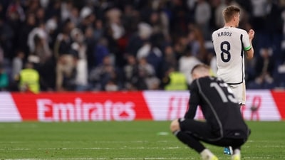 Real Madrid's German midfielder #08 Toni Kroos and Real Madrid's Ukrainian goalkeeper #13 Andriy Lunin react at the end of the game (AFP) Real Madrid's German midfielder #08 Toni Kroos and Real Madrid's Ukrainian goalkeeper #13 Andriy Lunin react at the end of the game (AFP)