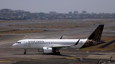 FILE PHOTO: A Vistara passenger aircraft taxis on the tarmac at Chhatrapati Shivaji International Airport in Mumbai, India, May 29, 2023. REUTERS/Francis Mascarenhas/File Photo (REUTERS)
