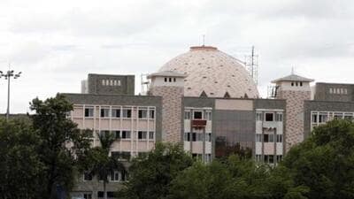 The activist has written to the chief minister seeking transfer of the municipal commissioner citing that Mumbai and other municipal corporations have presented their annual budget. (HT FILE)