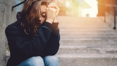 Stay grounded: using grounding techniques such as feeling the texture of an object or noticing the sensations in the body helps us to feel better. (Unsplash) Stay grounded: using grounding techniques such as feeling the texture of an object or noticing the sensations in the body helps us to feel better. (Unsplash)