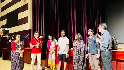 According to Ahlan Modi 2024's handle on X, the first volunteer teams were briefed by volunteer management at the venue to establish clear roles and responsibilities for managing the expected participants at the event. (X/@AhlanModi2024) According to Ahlan Modi 2024's handle on X, the first volunteer teams were briefed by volunteer management at the venue to establish clear roles and responsibilities for managing the expected participants at the event. (X/@AhlanModi2024)