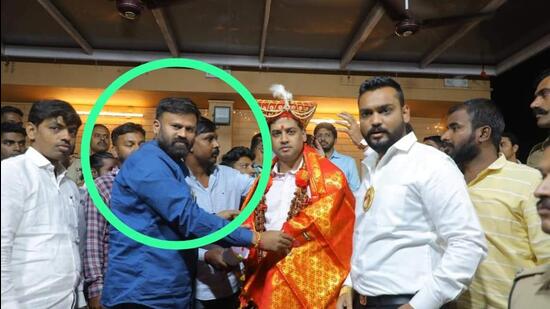Gangster’s photo with Shrikant Shinde goes viral, Yuva Sena leader fired