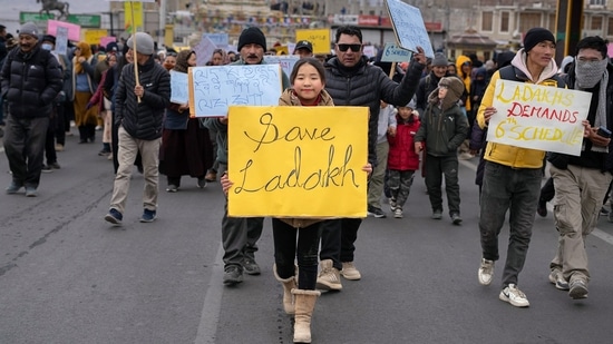 People holding placards take part in the '"Leh Chalo Andolan" called by Kargil Democratic Alliance (KDA) and Leh Apex Body (LAB) demanding the implementation of the 6th Schedule, Statehood, Land, and job security and separate Lok Sabha Seat in Parliament for Kargil and Leh, in Leh.(ANI)
