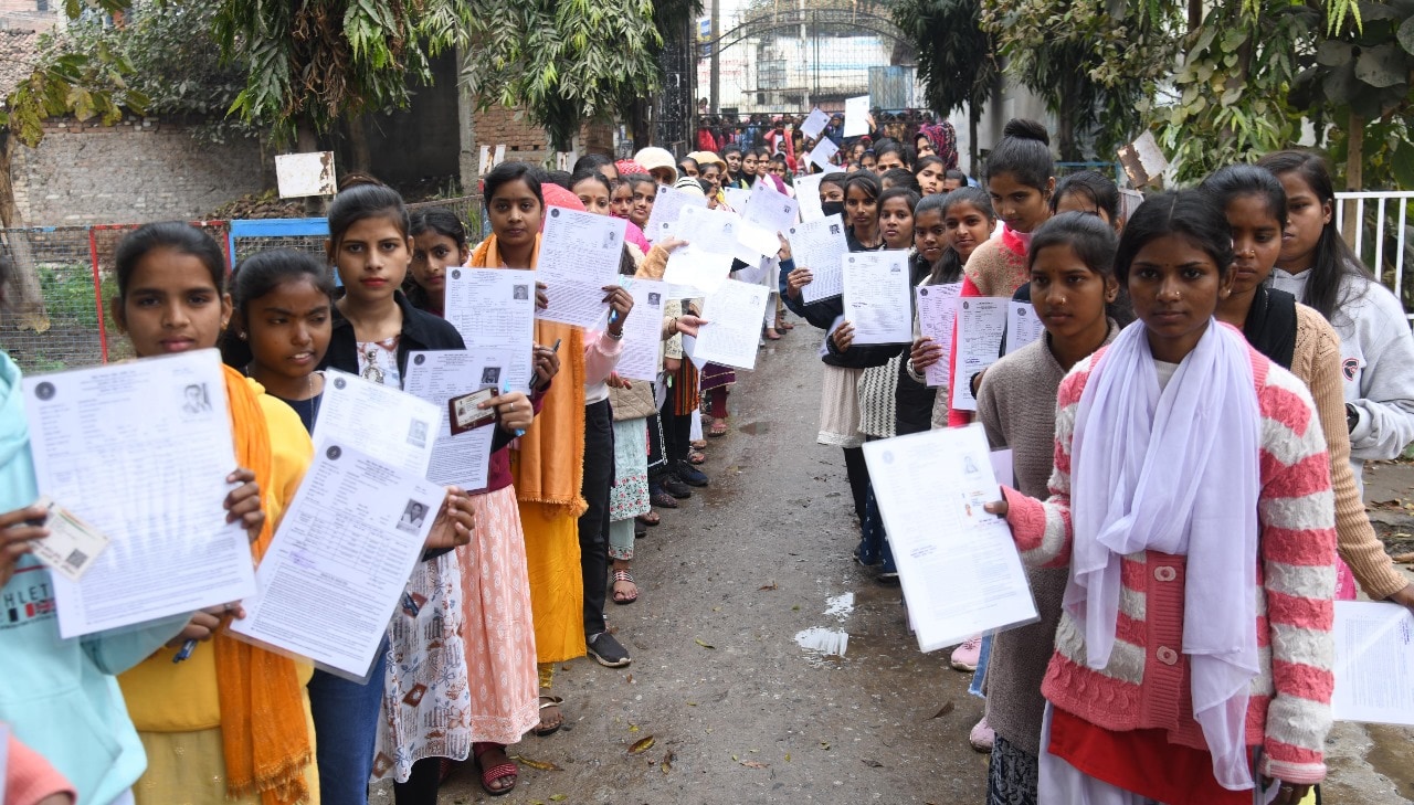 BSEB 12th examination: Students arrive at exam centre for Shift 2   (Santosh Kumar )