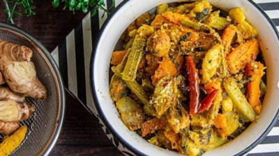Labra: A mixed vegetable curry made with a variety of vegetables like potatoes, cauliflower, carrots, and beans, cooked with spices and often garnished with grated coconut.&nbsp; (Instagram/@foodshotsbykairos)