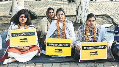 AAP leaders during their hunger strike on Tuesday, seeking police action against Masih. (HT Photo) AAP leaders during their hunger strike on Tuesday, seeking police action against Masih. (HT Photo)