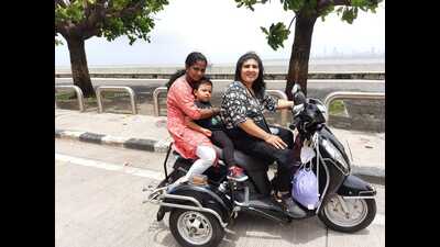 Amita Panchal (right) with her son and their house help. Amita’s sister claims that she died due to medical negligence by the doctors. (HT Photo) Amita Panchal (right) with her son and their house help. Amita’s sister claims that she died due to medical negligence by the doctors. (HT Photo)
