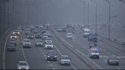 An India Metrological Department official said cold northwesterly winds have led to the drop in the mercury. (HT PHOTO)