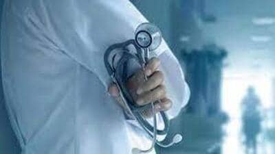 An on-duty medical officer posted at the district hospital in Barnala was allegedly manhandled by attendants accompanying the patient on Monday night. (Representational Image/ HT File) An on-duty medical officer posted at the district hospital in Barnala was allegedly manhandled by attendants accompanying the patient on Monday night. (Representational Image/ HT File)
