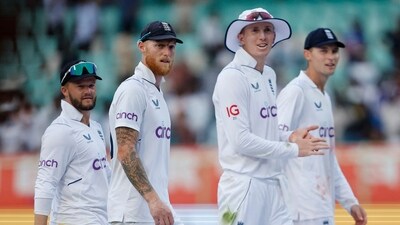 England's Ben Duckett, Ben Stokes, Zak Frawley and Tom Hartley walk back to the pavilion (REUTERS)