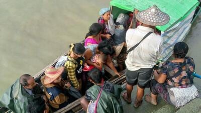 People flee from a village in Pauktaw Township in western Rakhine State on November 19, 2023. (AFP) People flee from a village in Pauktaw Township in western Rakhine State on November 19, 2023. (AFP)