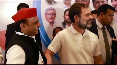 SP president Akhilesh Yadav with Congress leader Rahul Gandhi. (HT File Photo) SP president Akhilesh Yadav with Congress leader Rahul Gandhi. (HT File Photo)