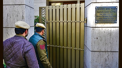 Security personnel outside AAP Rajya Sabha MP ND Gupta’s house on Tuesday. (Vipin Kumar/ Hindustan Times) Security personnel outside AAP Rajya Sabha MP ND Gupta’s house on Tuesday. (Vipin Kumar/ Hindustan Times)