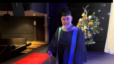 Dr. Marjot at graduation ceremony. (X/@Kingston University) Dr. Marjot at graduation ceremony. (X/@Kingston University)