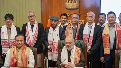Union Home Minister Amit Shah and Assam Chief Minister Himanta Biswa Sarma with members of United Liberation Front of Asom (ULFA) during signing of a peace accord between ULFA and the central and Assam governments, in New Delhi, Friday. (PTI) (HT_PRINT) Union Home Minister Amit Shah and Assam Chief Minister Himanta Biswa Sarma with members of United Liberation Front of Asom (ULFA) during signing of a peace accord between ULFA and the central and Assam governments, in New Delhi, Friday. (PTI) (HT_PRINT)