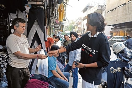 Fashion lovers can be spotted at Sarojini Nagar, bagging the most stylish outfits for a steal! (Photo: Gokul VS/HT (For representational purposes only))