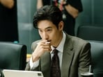 Taxi Driver actor Lee Je Hoon settles into his new role as a police detective with the highest arrest rate. Taxi Driver actor Lee Je Hoon settles into his new role as a police detective with the highest arrest rate.