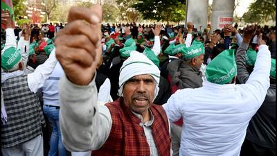 Farmers at the maha panchayat held near the Greater Noida authority office on Wednesday. (Sunil Ghosh/HT Photo) Farmers at the maha panchayat held near the Greater Noida authority office on Wednesday. (Sunil Ghosh/HT Photo)