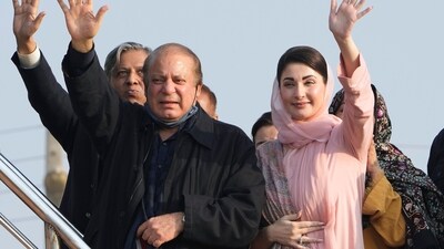 Pakistan's former Prime Minister Nawaz Sharif, center, and his daughter Maryam Nawaz, right, waves to their supporters as they arrive to address an election campaign rally in Hafizabad, Pakistan, on Jan. 18, 2024. (AP)