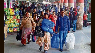 Passengers at the bus stand of Ludhiana. (HT) Passengers at the bus stand of Ludhiana. (HT)