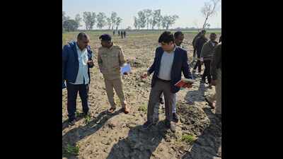 Several police teams including superintendent of police (SP) Shashank Kumar Sawan, DSP Nayab Singh and forensic teams reached the crime scene. (HT Photo)