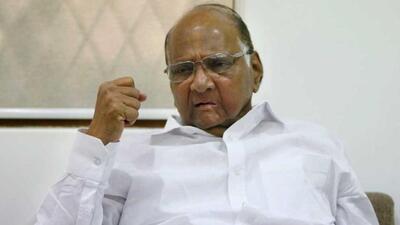Supporters expressed their disappointment over the EC verdict and said that they will stand firmly behind Sharad Pawar. (HT FILE)