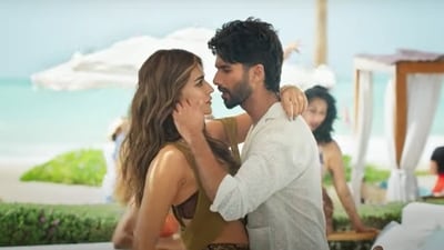Kriti Sanon and Shahid Kapoor in Akhiyaan Gulaab, the second song from Teri Baaton Mein Aisa Uljha Jiya Kriti Sanon and Shahid Kapoor in Akhiyaan Gulaab, the second song from Teri Baaton Mein Aisa Uljha Jiya