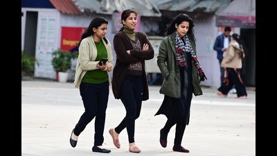 Visitors strolling at Sector 17 in Chandigarh on a cloudy day. (HT Photo)