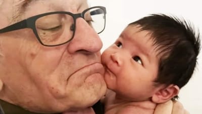 Robert De Niro's first picture with his new daughter Gia Robert De Niro's first picture with his new daughter Gia