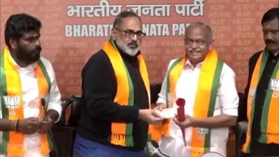 15 former AIADMK MLAs, 1 ex-MP join BJP in Tamil Nadu 15 former AIADMK MLAs, 1 ex-MP join BJP in Tamil Nadu