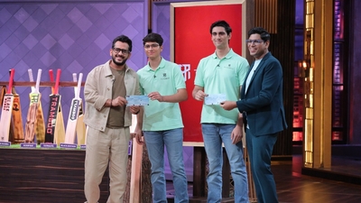 Lenskart CEO Peyush Bansal and boAt co-founder Aman Gupta with founders of Tramboo Sports. (X/Tramboo Sports)