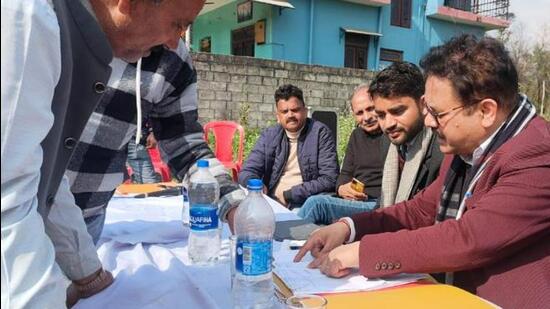 A Public hearing to discuss the Gaggal Airport expansion plan underway at Jhikli Ichii in Kangra, Himachal. (HT Photo)