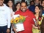 Shankar Mahadevan receives flowers and chocolates as he reached Mumbai after Grammys win. Shankar Mahadevan receives flowers and chocolates as he reached Mumbai after Grammys win.