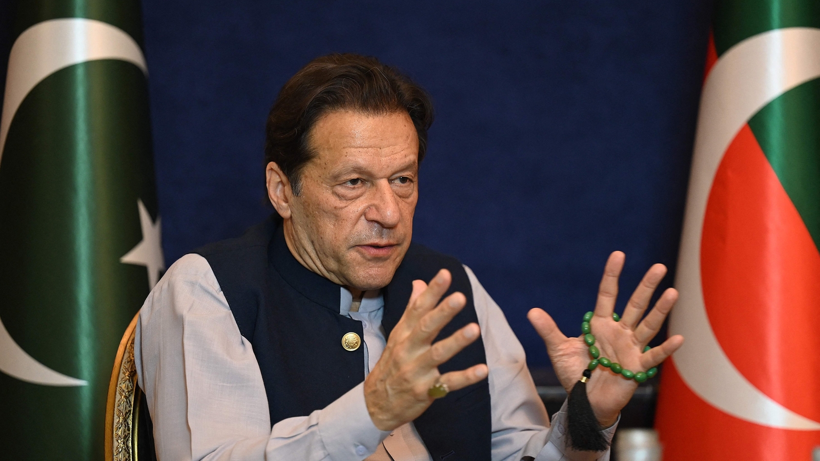 Pak election: Imran Khan's PTI-backed candidates pose challenge to Sharif's PMLN | World News - Vimarsana News
