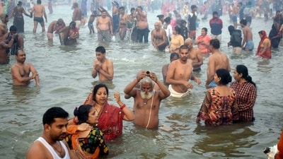 Devotees taking holy dip in the river Ganga on the occasion of Mauni Amavasya. (HT Photo) Devotees taking holy dip in the river Ganga on the occasion of Mauni Amavasya. (HT Photo)