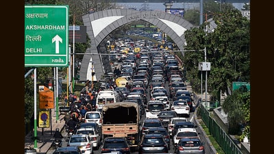 A traffic jam at the Chilla border as farmers from UP sought to march towards Parliament. (Sunil Ghosh /HT Photo) A traffic jam at the Chilla border as farmers from UP sought to march towards Parliament. (Sunil Ghosh /HT Photo)