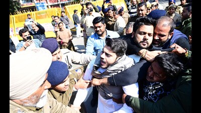 Chandigarh Police detained youth congress workers during the protest against mayoral election outside the MC office in Sector 17. (HT Photo)