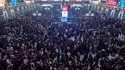 Travelers are crowded at a railway station to catch their trains in Hangzhou in east China's Zhejiang province, Thursday, Feb. 8, 2024. (Chinatopix via AP) (AP) Travelers are crowded at a railway station to catch their trains in Hangzhou in east China's Zhejiang province, Thursday, Feb. 8, 2024. (Chinatopix via AP) (AP)