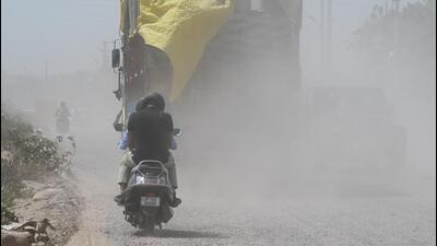 Currently, the authority has engaged another agency for the mechanical sweeping of city roads. And the responsibility of cleaning the service roads running parallel to the city roads lies with the sanitation workers who clean the service roads. (HT Archive) Currently, the authority has engaged another agency for the mechanical sweeping of city roads. And the responsibility of cleaning the service roads running parallel to the city roads lies with the sanitation workers who clean the service roads. (HT Archive)