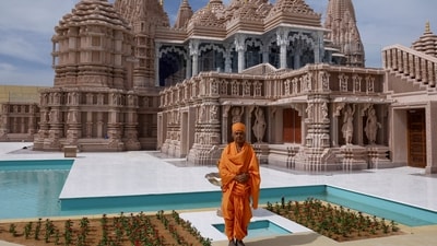 Swami Maharaj responded warmly, saying, "We are touched by your love and respect. The leaders of the UAE are great, good, and large-hearted."&nbsp; (REUTERS)