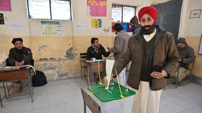 Authorities announced the suspension of mobile telephone services across the country during voting "to maintain law and order," citing a bloody election campaign that included two blasts on Wednesday resulting in 28 deaths. (AFP) Authorities announced the suspension of mobile telephone services across the country during voting "to maintain law and order," citing a bloody election campaign that included two blasts on Wednesday resulting in 28 deaths. (AFP)