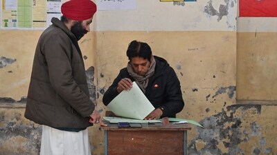 Voting has started in Pakistan for the national and provincial assemblies with the country's most popular politician Imran Khan in jail and a military-favoured candidate tipped to win. The polling process, with more than 128 million started at 8 am (local time) and will continue till 5 pm (local time). (AFP) Voting has started in Pakistan for the national and provincial assemblies with the country's most popular politician Imran Khan in jail and a military-favoured candidate tipped to win. The polling process, with more than 128 million started at 8 am (local time) and will continue till 5 pm (local time). (AFP)