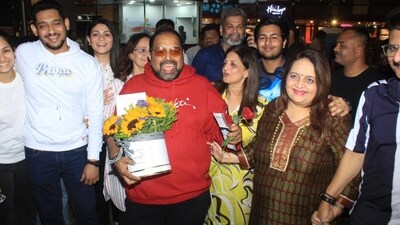 Shankar Mahadevan receives flowers and chocolates as he reached Mumbai after Grammys win. Shankar Mahadevan receives flowers and chocolates as he reached Mumbai after Grammys win.